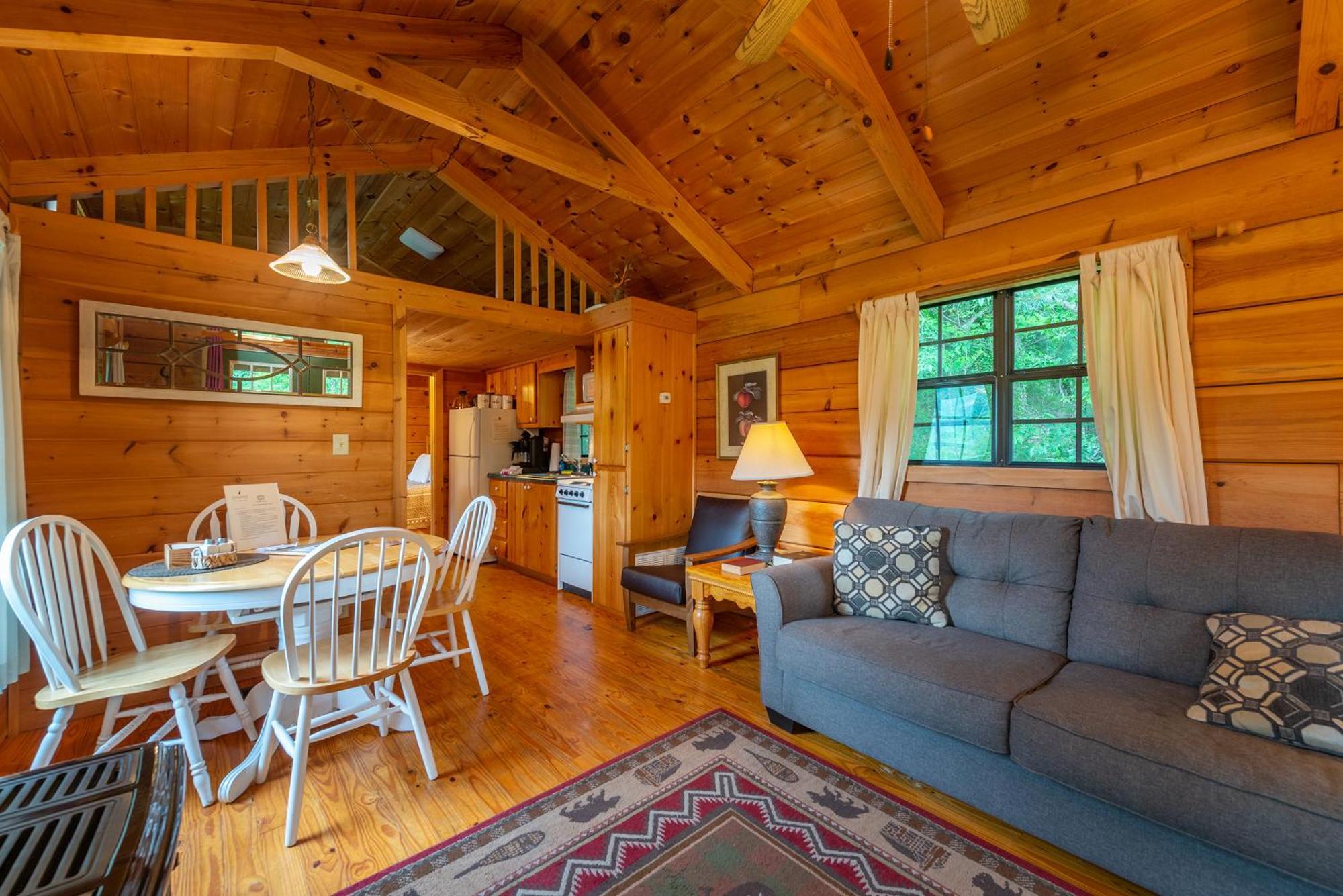 Engadine Inn And Cabins Candler Exterior photo