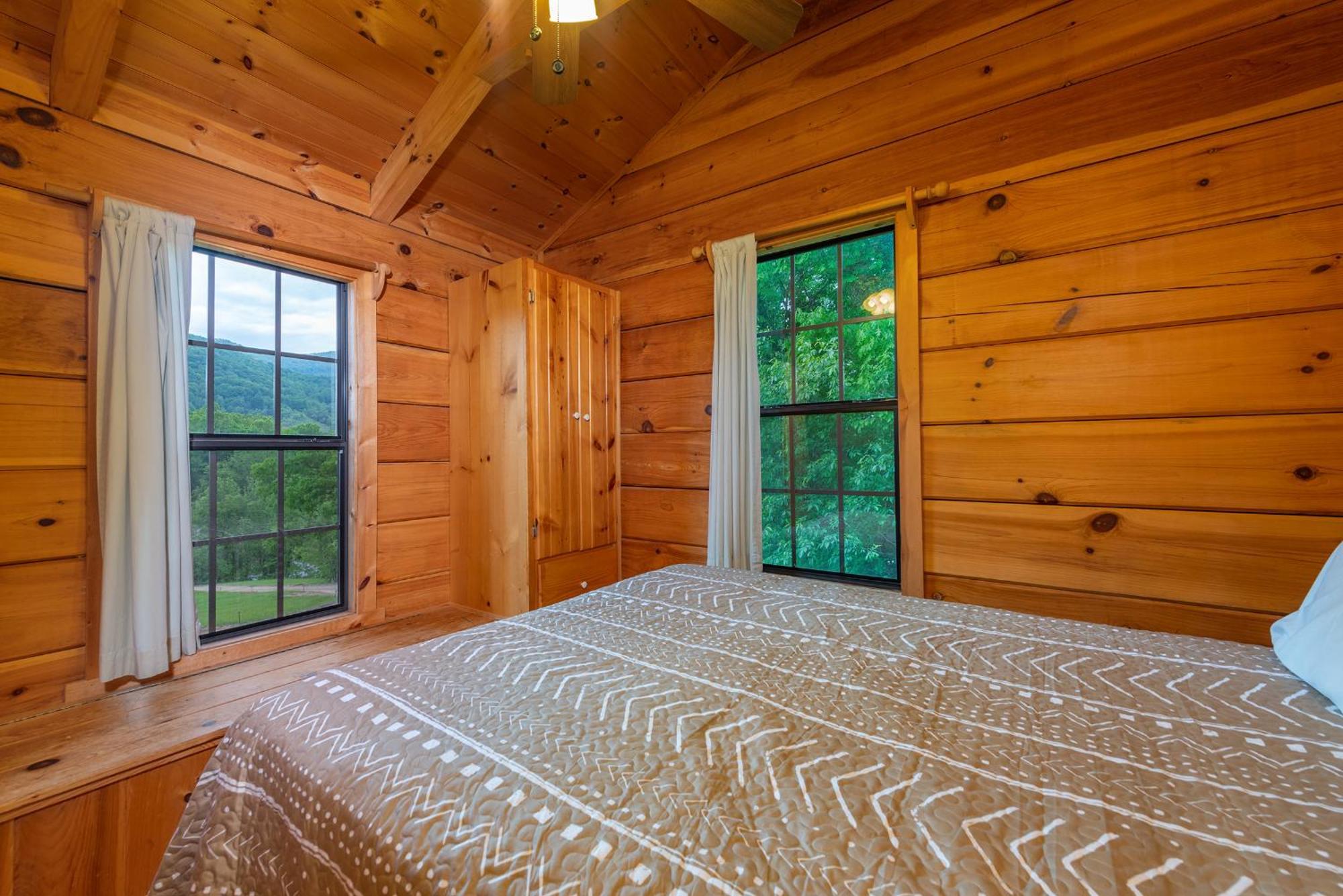 Engadine Inn And Cabins Candler Exterior photo