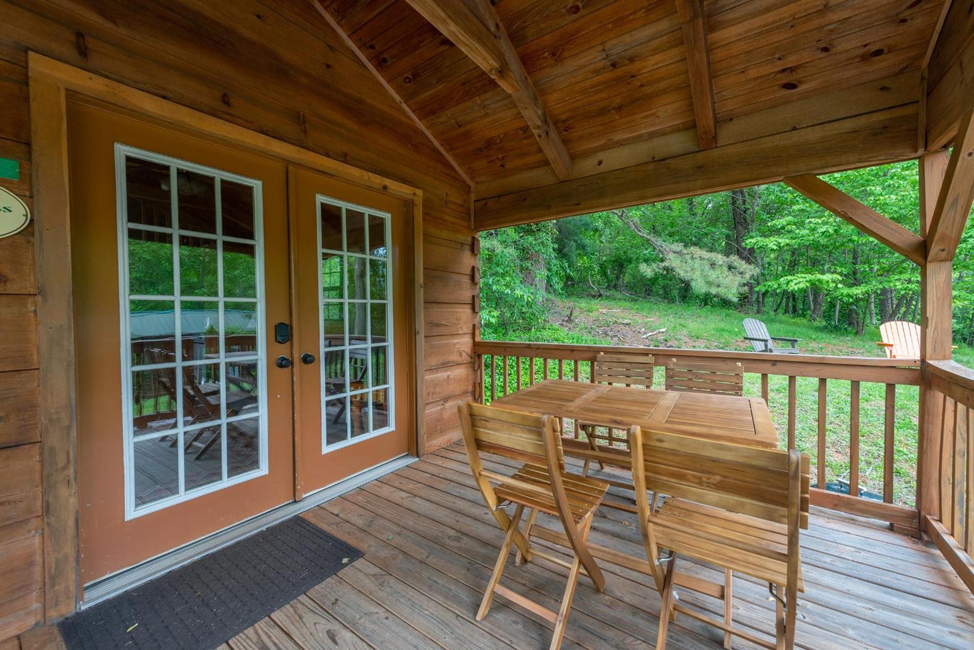 Engadine Inn And Cabins Candler Exterior photo
