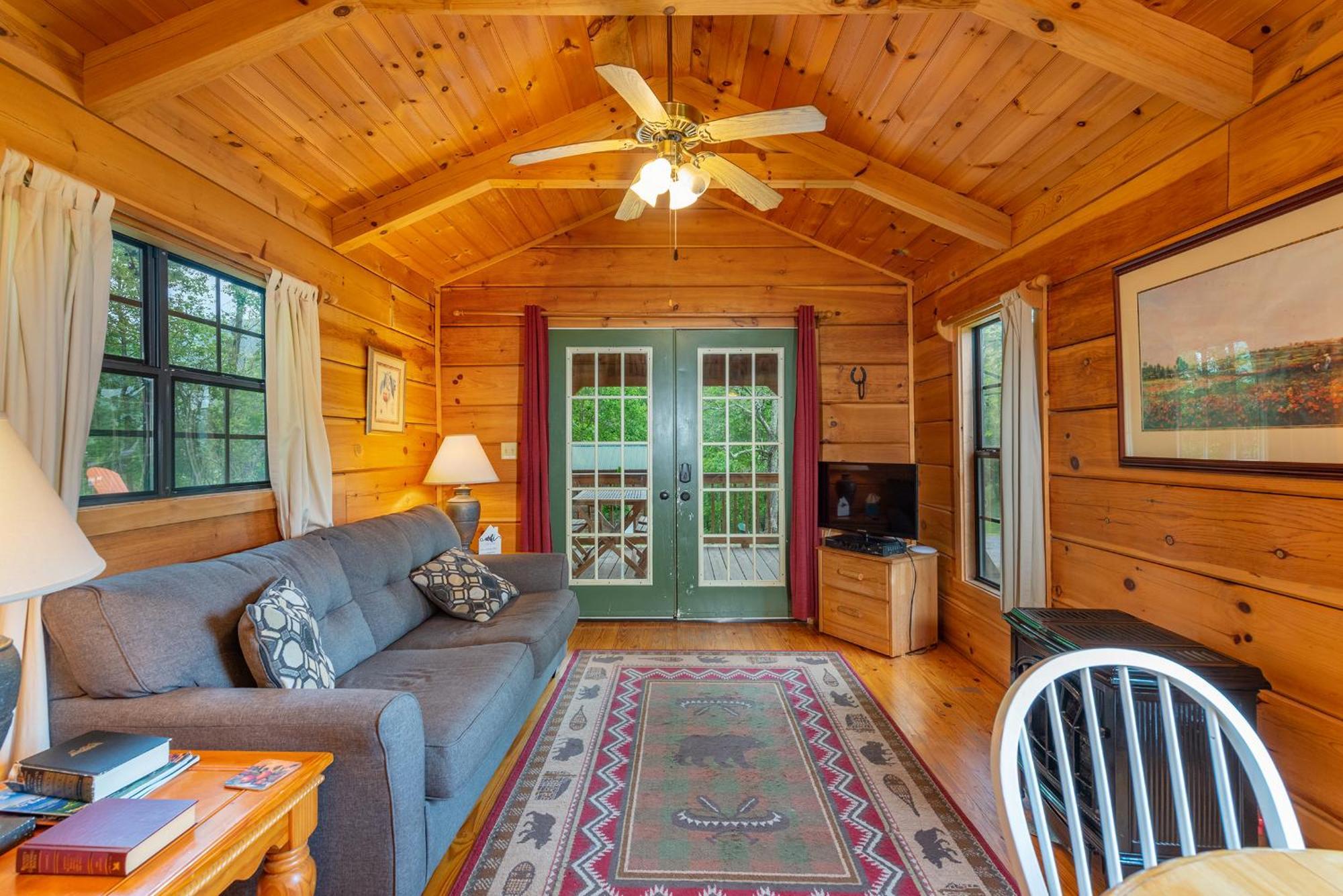 Engadine Inn And Cabins Candler Exterior photo