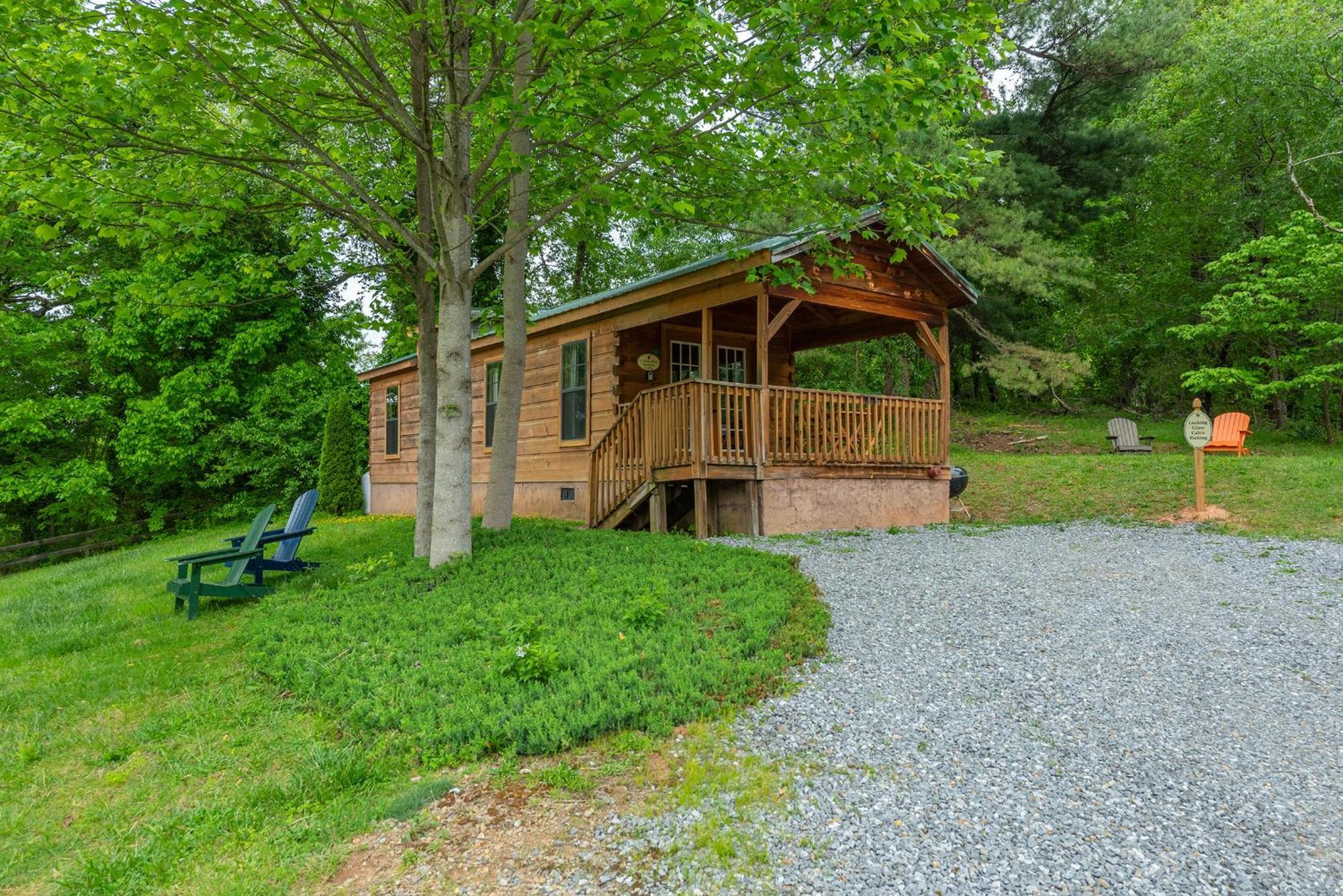 Engadine Inn And Cabins Candler Exterior photo