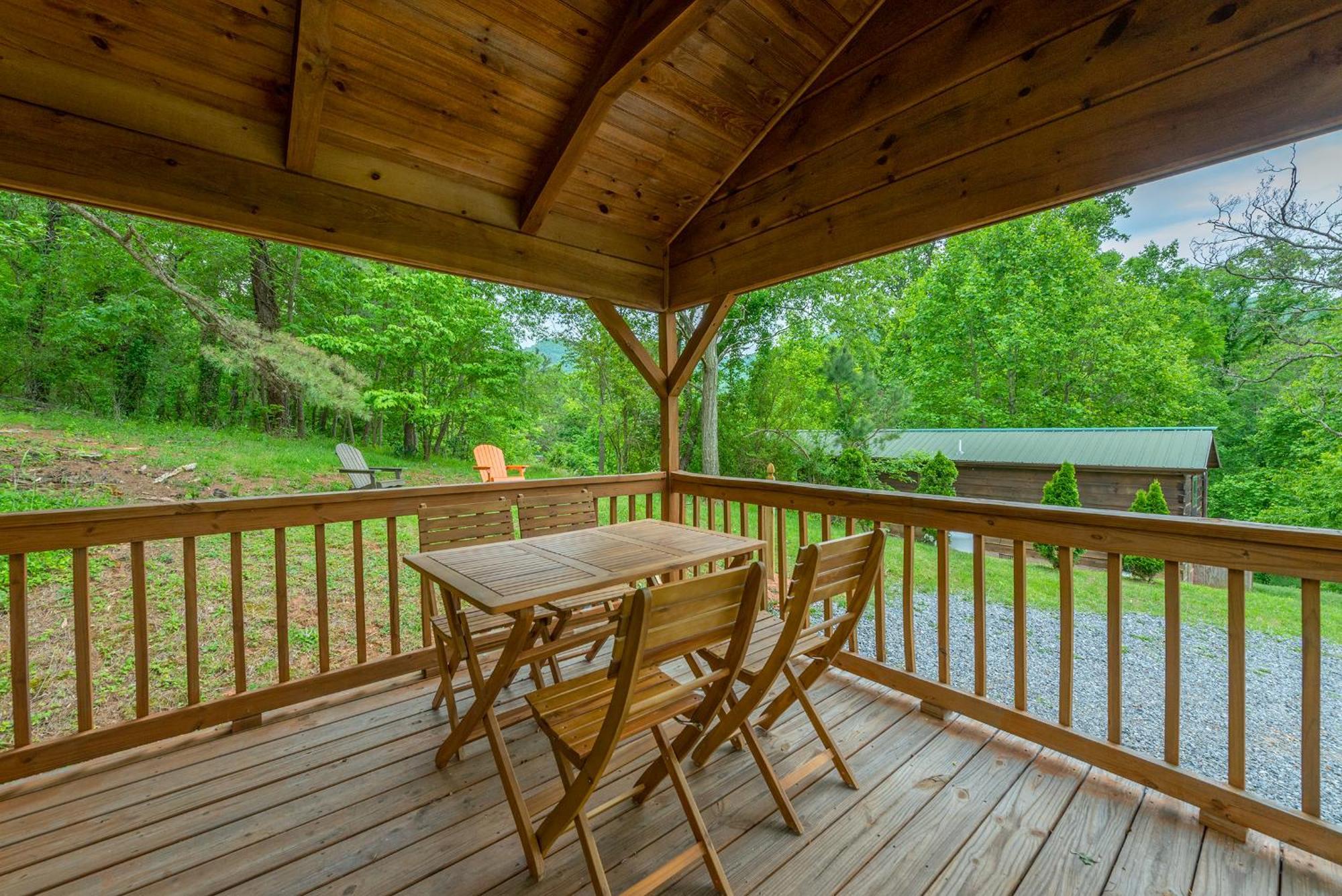 Engadine Inn And Cabins Candler Exterior photo