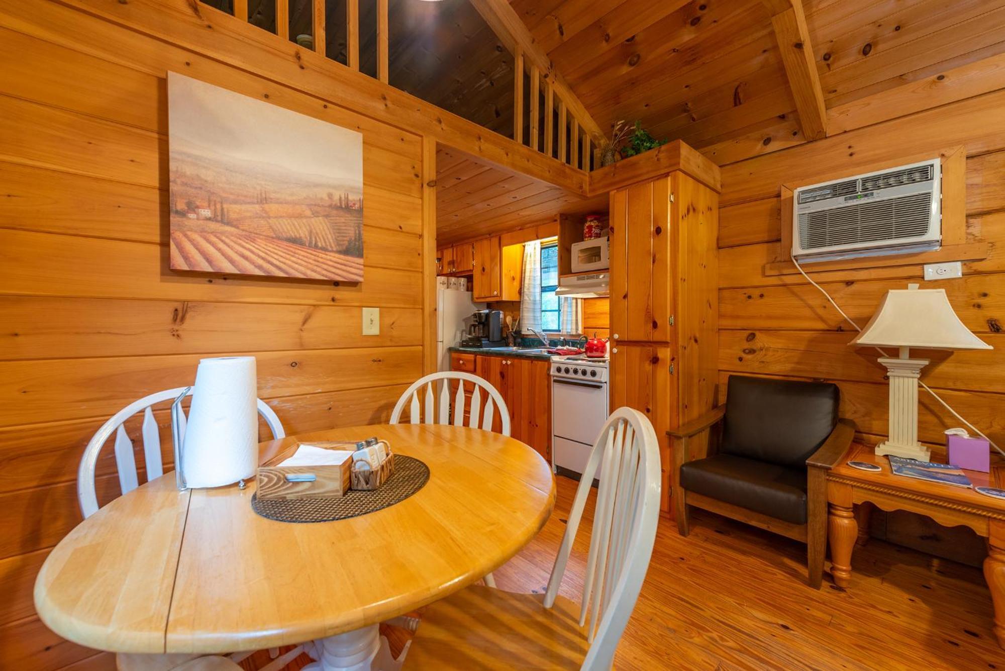 Engadine Inn And Cabins Candler Exterior photo