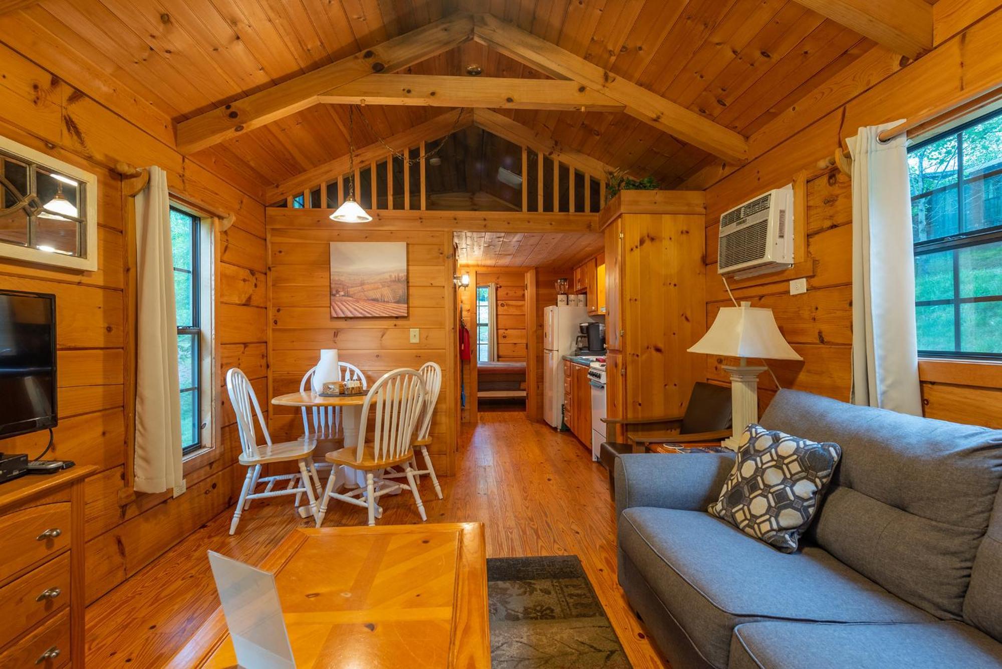 Engadine Inn And Cabins Candler Exterior photo