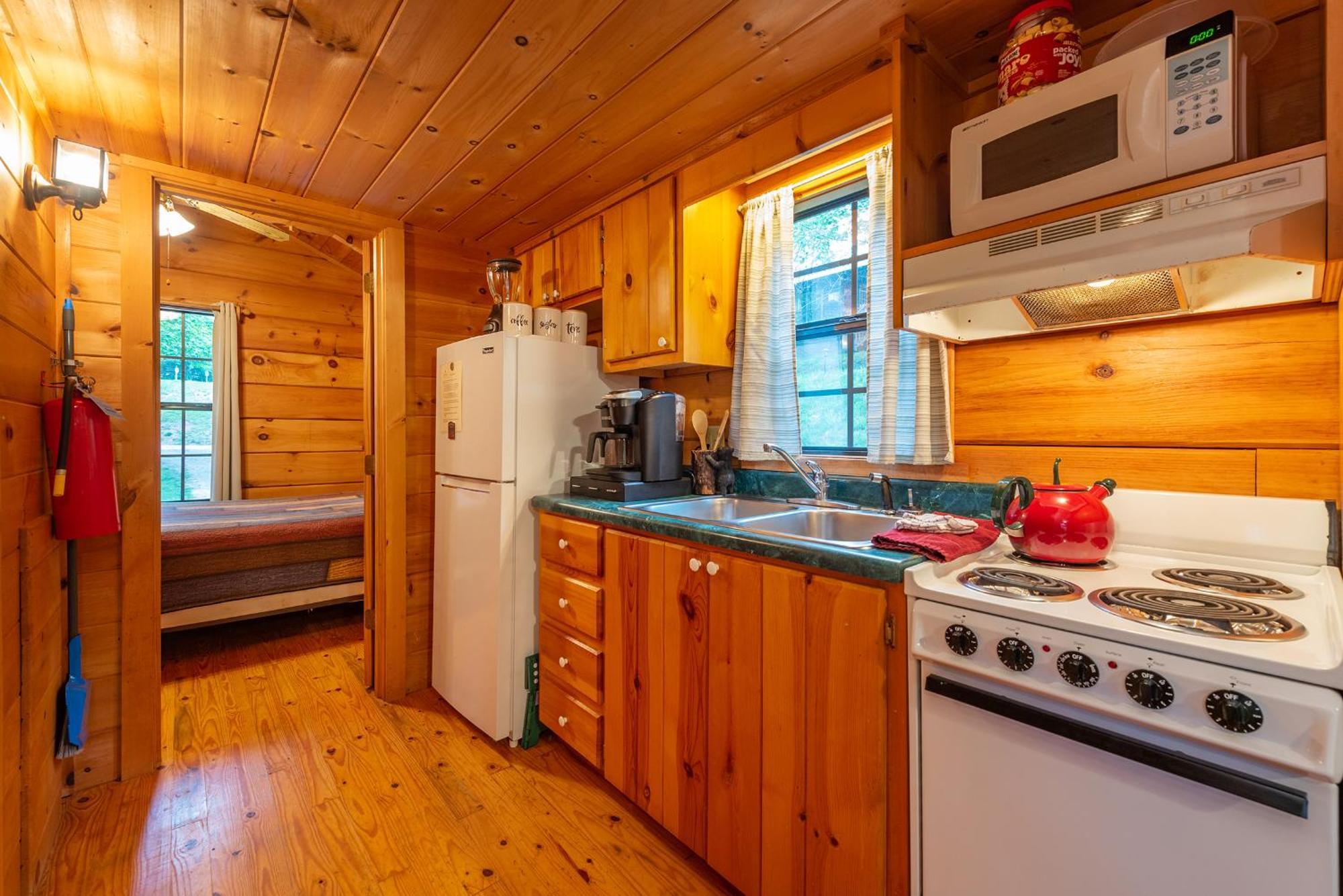 Engadine Inn And Cabins Candler Exterior photo