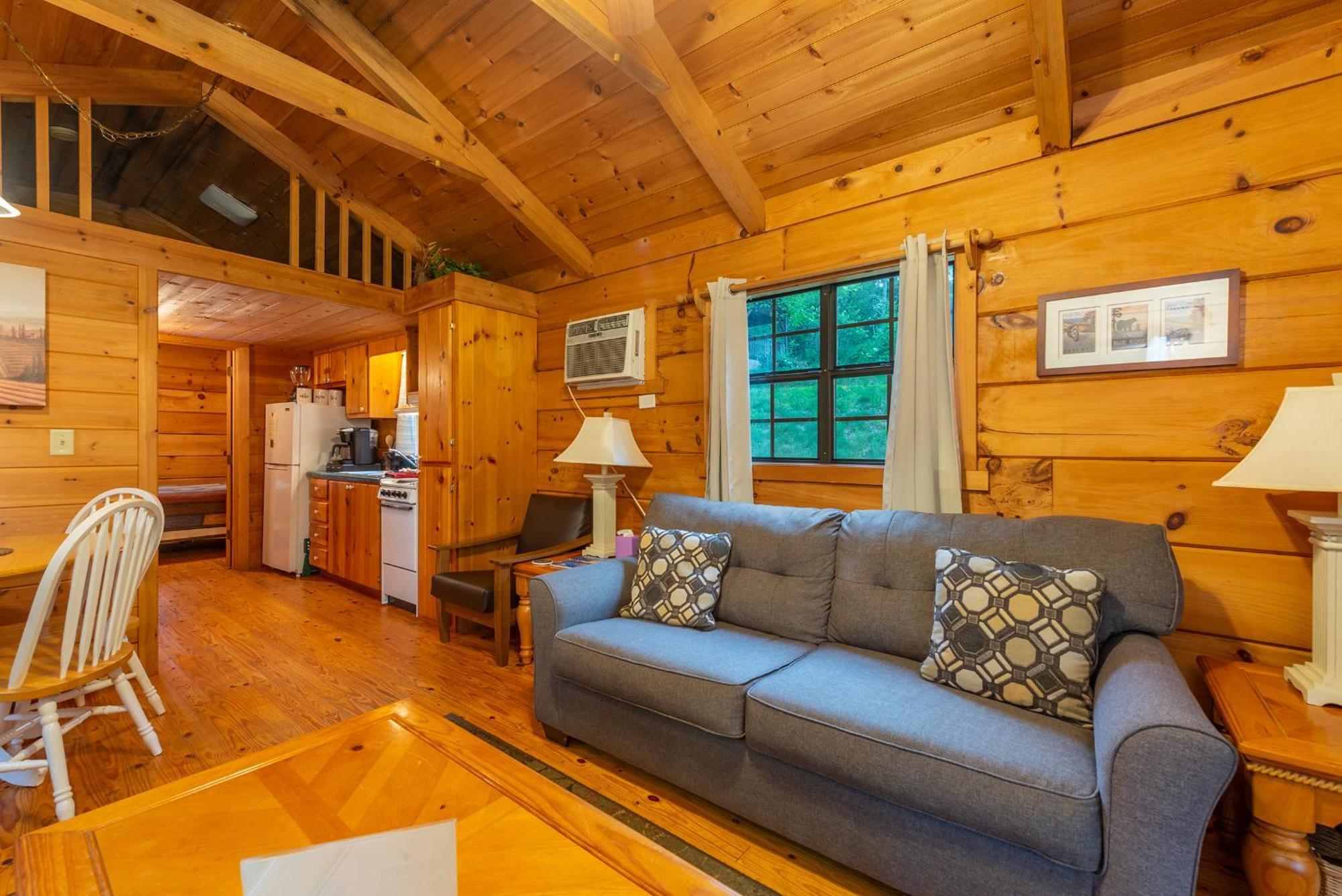 Engadine Inn And Cabins Candler Exterior photo