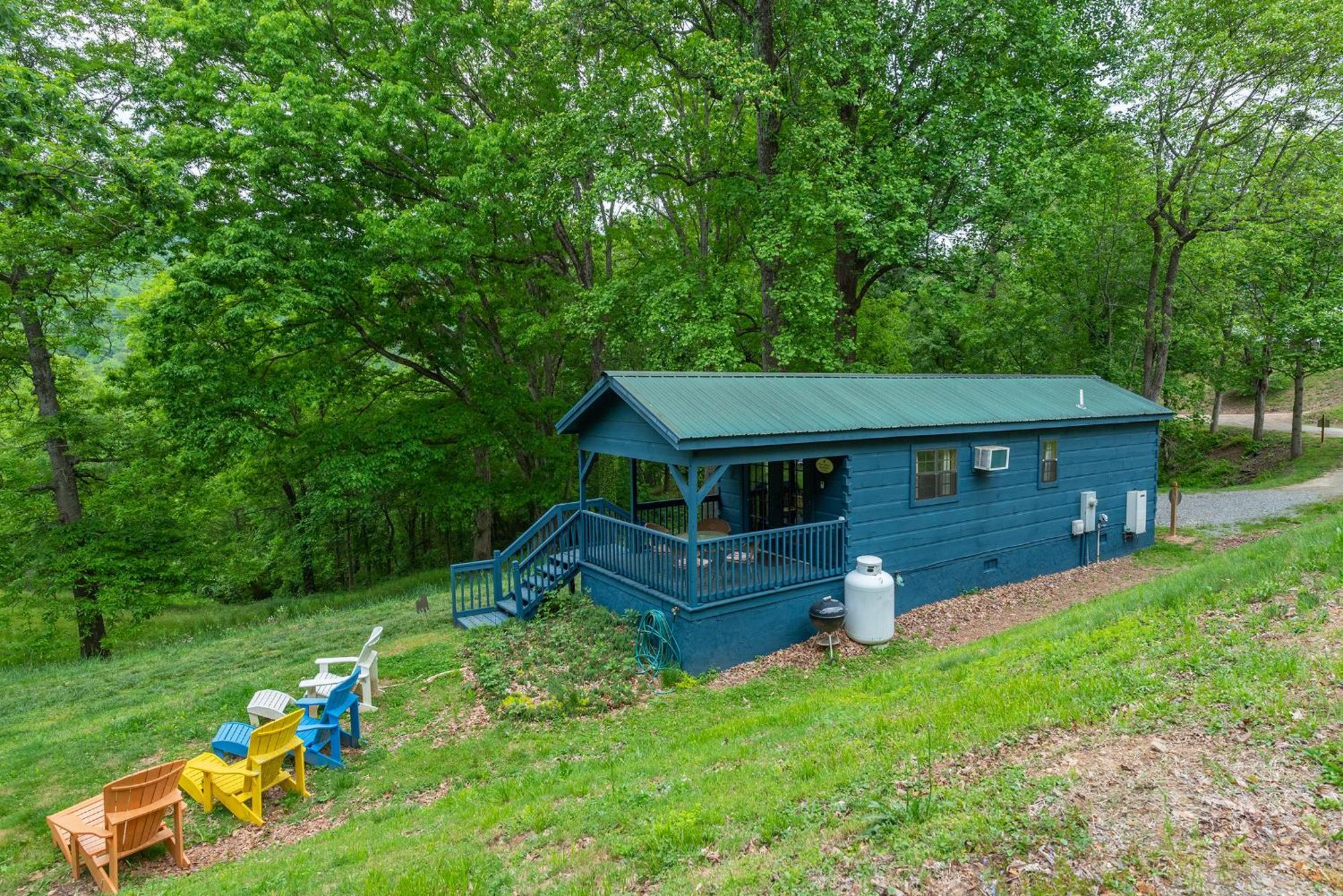 Engadine Inn And Cabins Candler Exterior photo