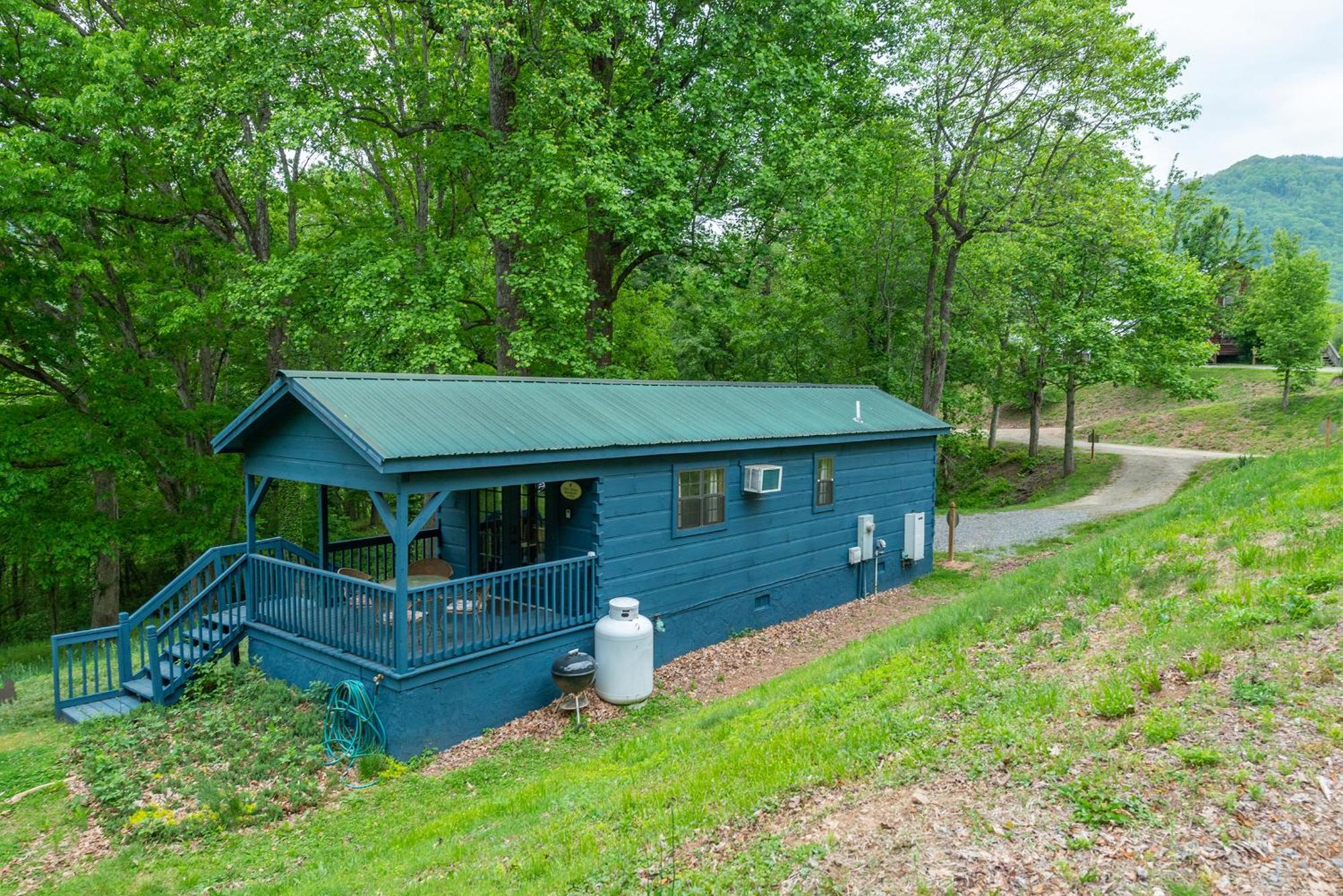 Engadine Inn And Cabins Candler Exterior photo