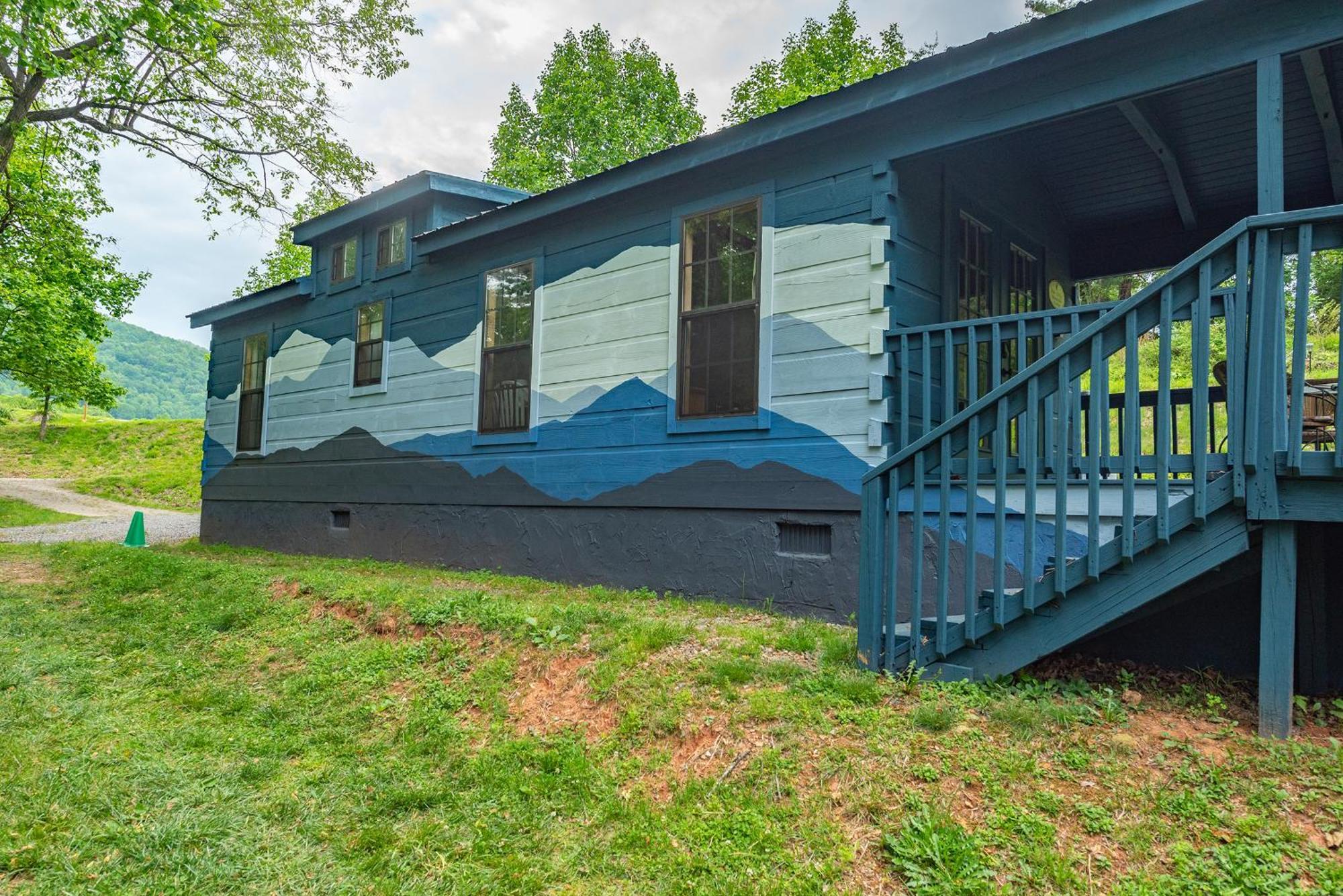 Engadine Inn And Cabins Candler Exterior photo