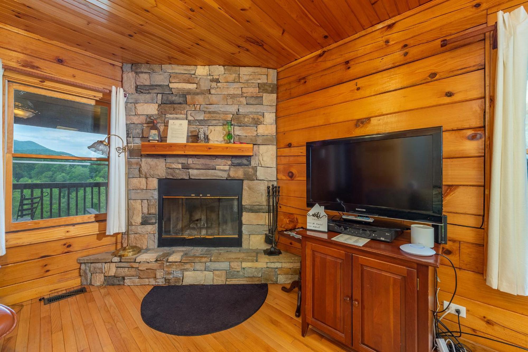 Engadine Inn And Cabins Candler Exterior photo