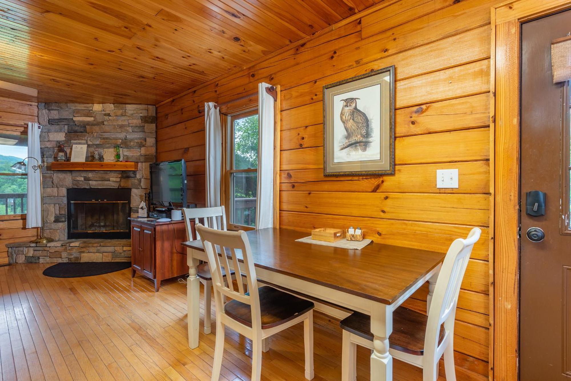 Engadine Inn And Cabins Candler Exterior photo