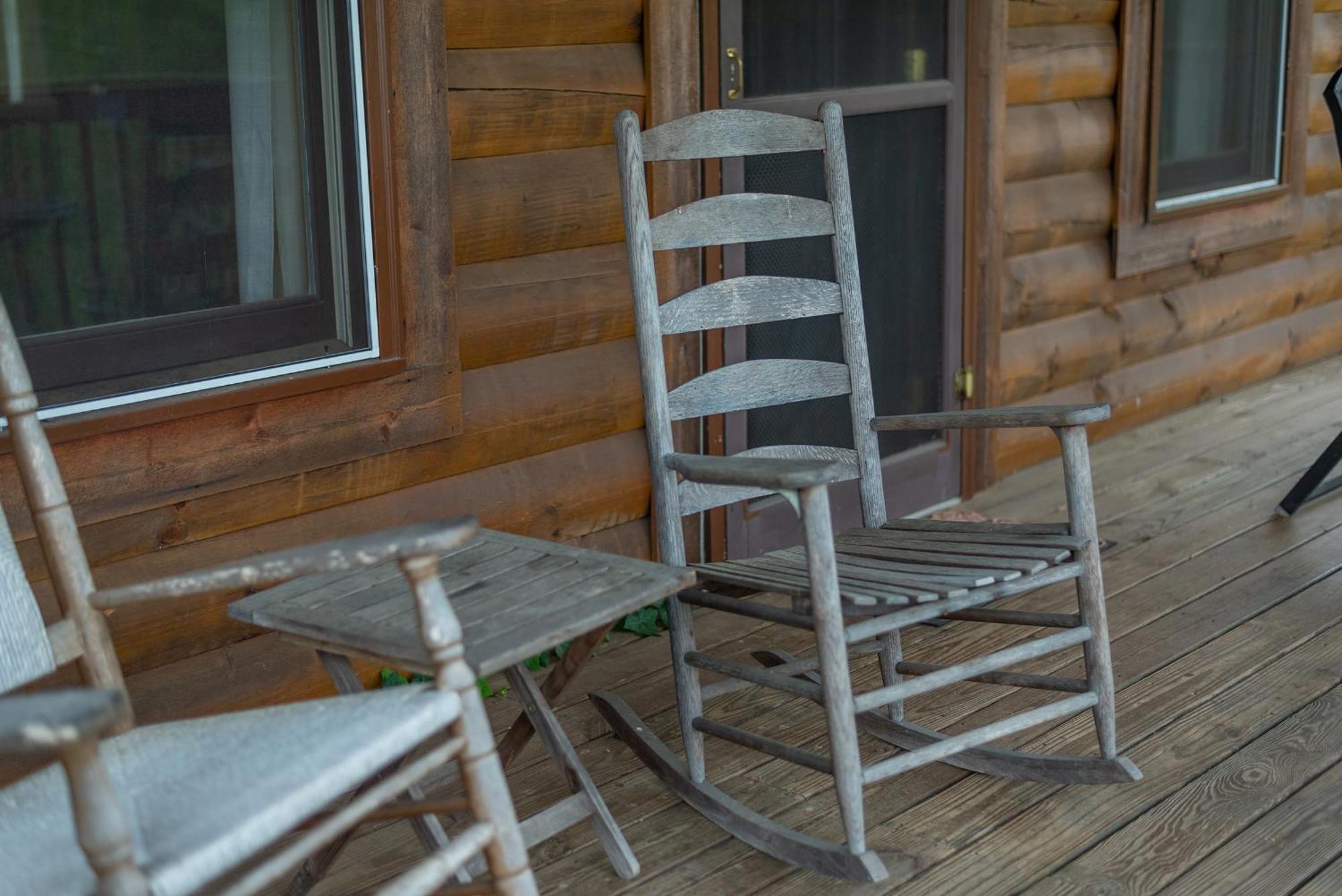 Engadine Inn And Cabins Candler Exterior photo