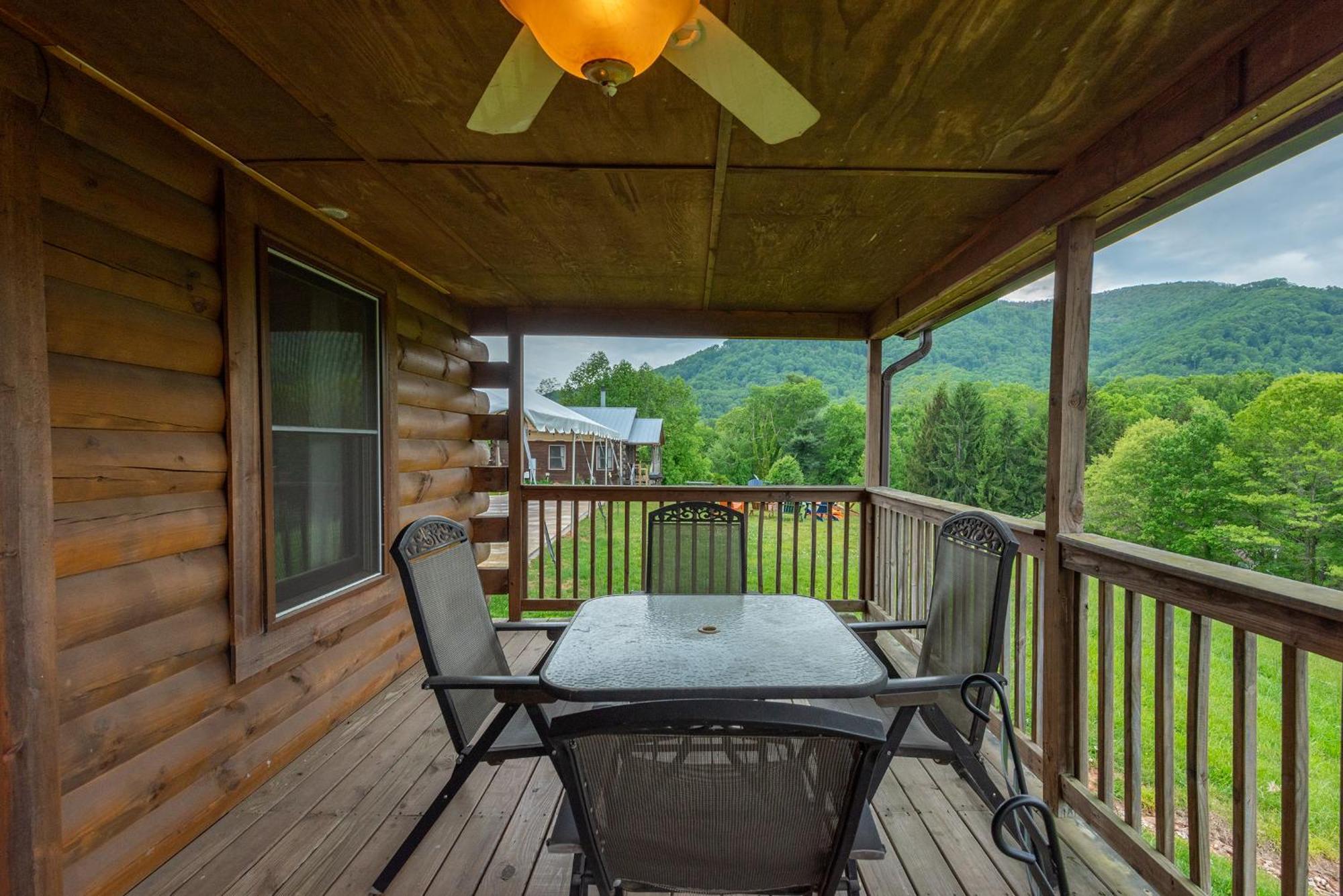 Engadine Inn And Cabins Candler Exterior photo