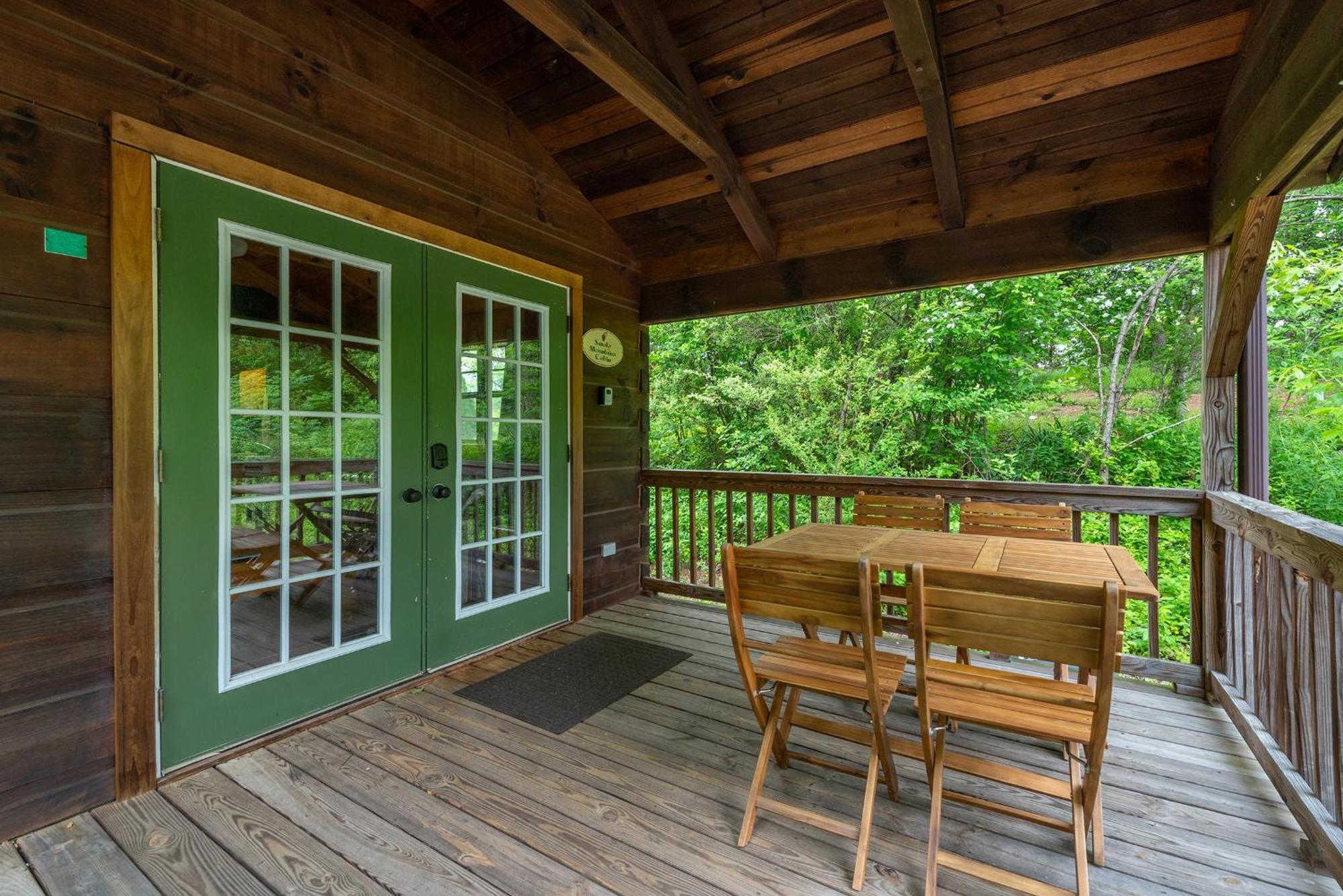 Engadine Inn And Cabins Candler Exterior photo